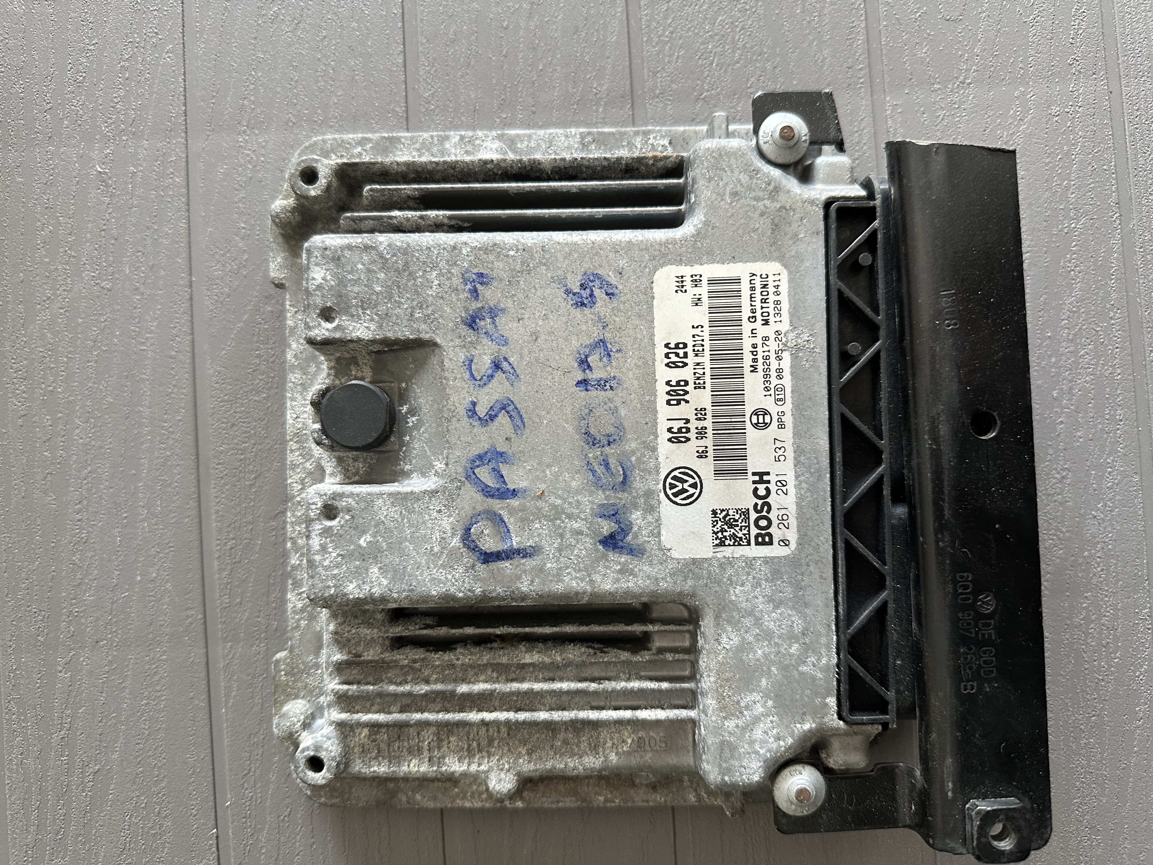 VW PASSAT BENZİNLİ MOTOR BEYNİ 06J906026 BOSCH 0261201537 MED17.5 